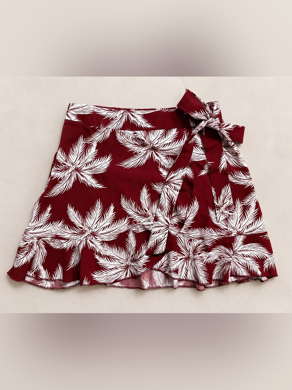 Zaful Women’s Burgundy Tropical Palm Print Wrap Mini Skirt Size Small US 4 - Picture 1 of 8